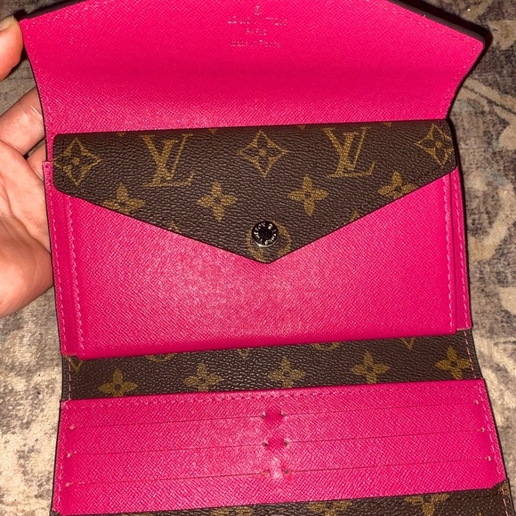 Authentic Louis Vuitton wallet - Picture 1 of 4